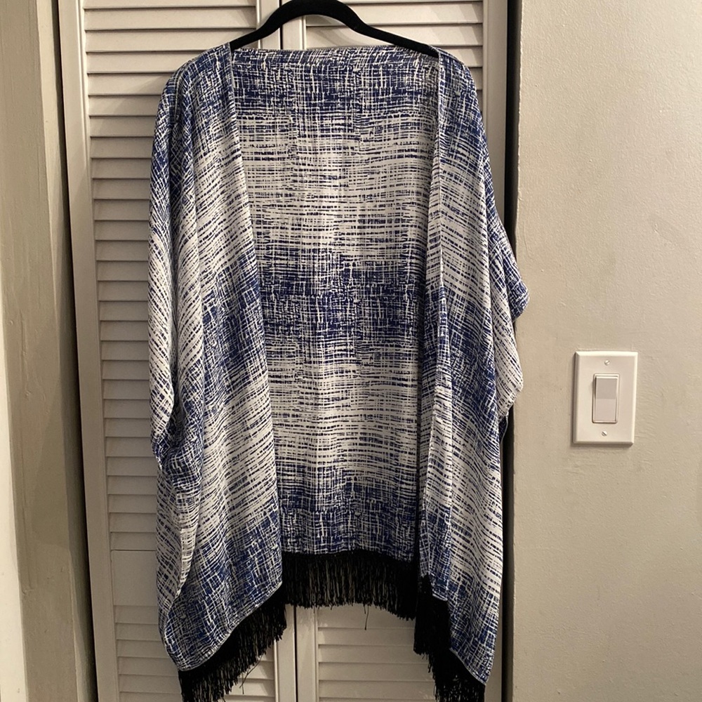 Shawl with tassels